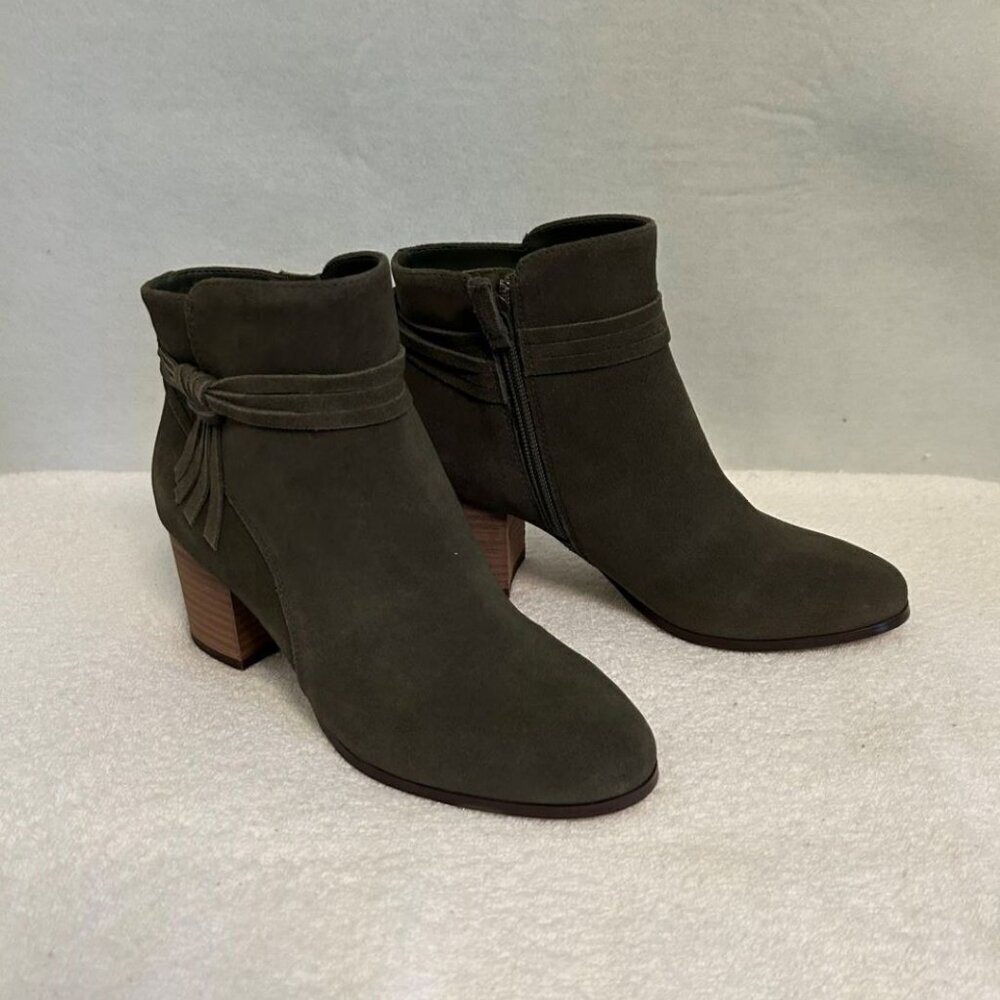 NWT Violet & Red Women's Suede Jenna Stacked Heel Booties-Olive Green-6.5